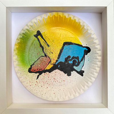 Karin Angerer | transformierter Pappteller (6) | 23 x 23 cm im Objektrahmen 27 x 27 x 6 cm | Acrylic on paper plate (Pappteller) | 2024 | b489
