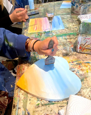 ART. Atelier Karin Angerer | Mal-Workshop für JGA, Geburtstagsparty oder kreativen Event | Feiert einen besonderen Tag mit einem kreativen Event, das Spaß macht und verbindet!