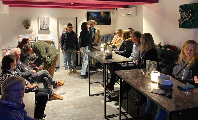 Vernissage Sehnsucht der Künstlerin Karin Angerer im Hotel "Das Edlinger" in Salzburg Maxglan