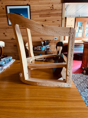 Fauteuil tonneau restauré tissu motif fleuri éditeur Casal - Le Garage à fauteuils vue gabarit avant restauration