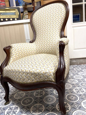 Bergère style Louis-Philippe - Tissu Casal - Patine bois Atelier 1619 - Restauration Le Garage à fauteuils