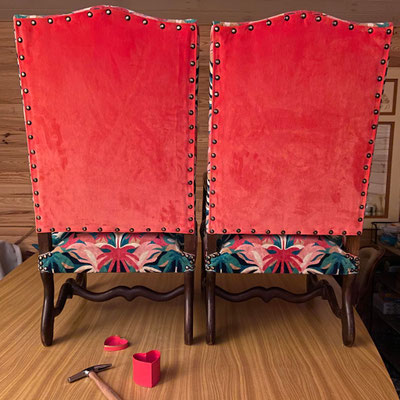 Dos fauteuils style Louis XIII 