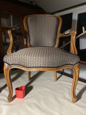 Fauteuil cabriolet style Louis XV Restauration garniture Le Garage à fauteuils - Pose gomme laque Valérie FILASSIER Atelier Rouge à rêves Le Rozel