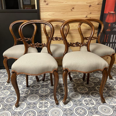 Chaises restaurées en garniture traditionnelle suspension ressorts