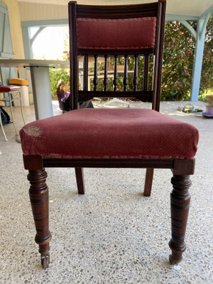 Chaise fabrication Anglaise à restaurer 