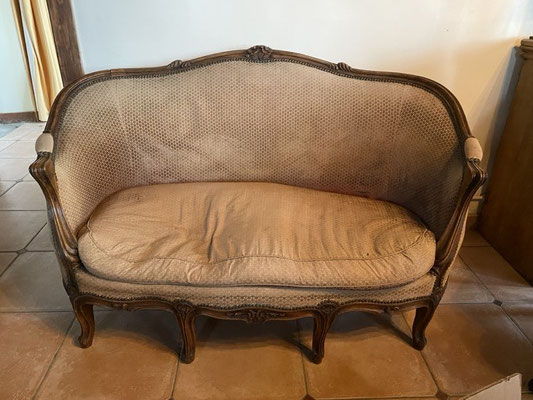 Canapé de style Louis XV avant restauration