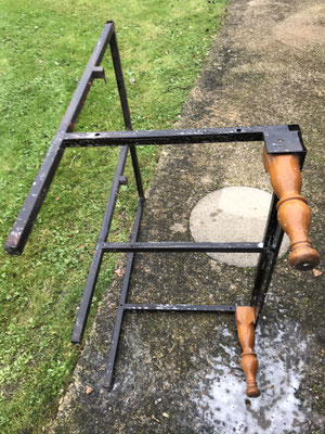 Avant Armature métallique petite banquette de brasserie à restaurer