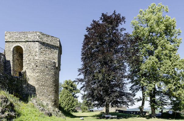 Innenhof von Burg und Schloss Klenová