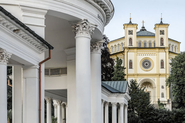 Kleine Kolonnade und Kirche Mariä Himmelfahrt