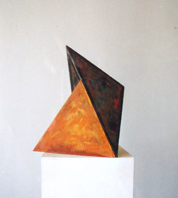 2 Tetrader , steel wood colour  2000 H 42 cm