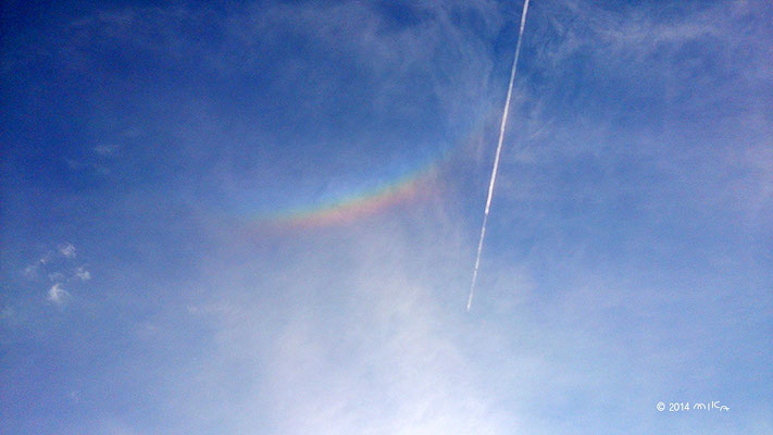 飛行機雲と日かさ（2014年7月28日 17時ころ 大阪）