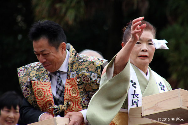 年女と年男の豆まき（長岡天満宮）