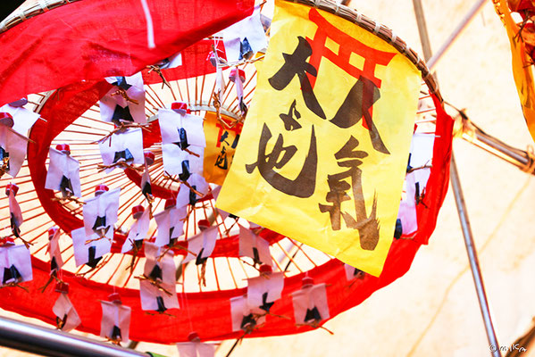 人気傘①（京都ゑびす神社の十日えびす）