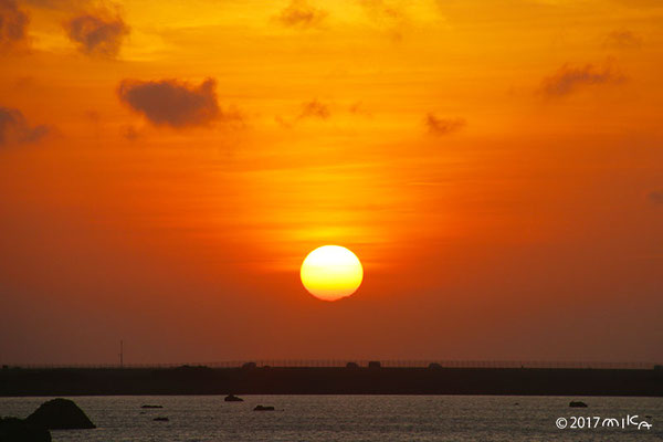 佐和田の浜の夕日（下地島）