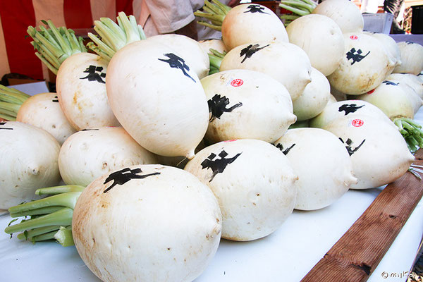生大根（家庭でも炊けるようにご祈祷された丸大根）