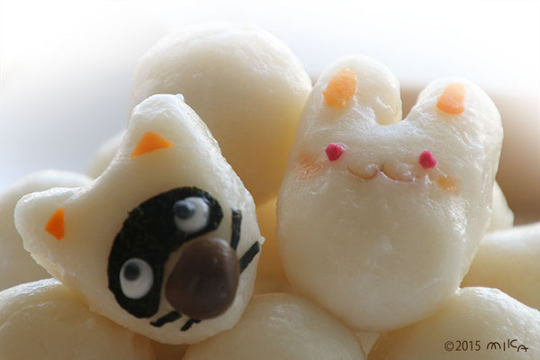 ウサギとタヌキの手作り月見だんご