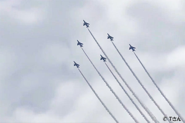 ブルーインパルス①（大阪関西万博 予行飛行）大阪府Tさん写真提供