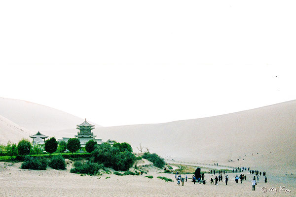 鳴沙山と月牙泉