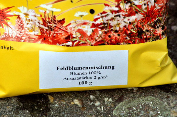 Auf der Hälfte der Fläche ebenfalls dabei: Eine Feldblumenmischung mit einjährigen Pflanzen. Foto: Sandra Borchers