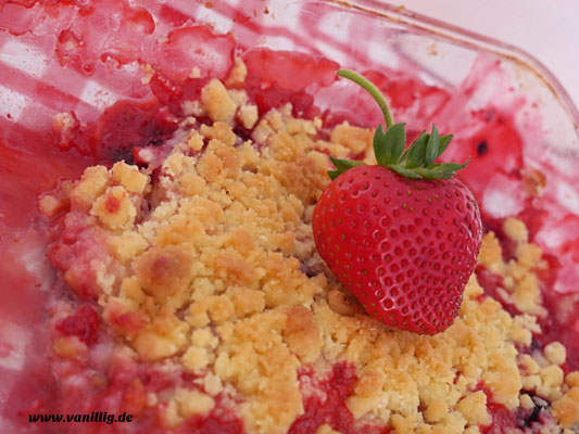 Erdbeere, Nachtisch mit Erdbeeren, Dessert, Crumble, Streusel