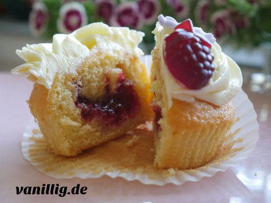 cupcake, Basisrezept für Cupcake, vanillig.de, Cupcake, Rezept, Basis Rezept für Cupcake, Muffin, Cupcake mit Beeren, Cupcake mit Füllung