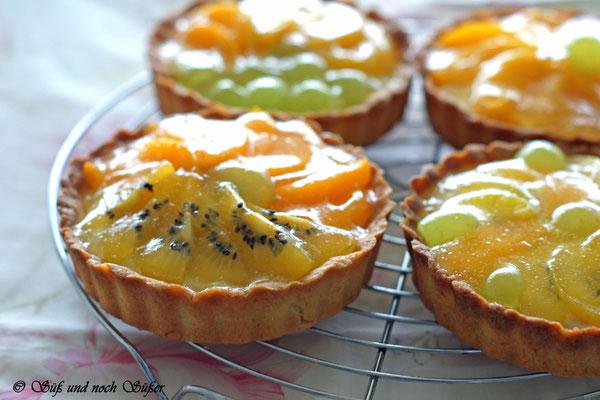 Tartelettes mit Früchten, Baken, kleine Kuchen, Tarte, Tartelletes mit früchten, Rezept zum Backen, Rezept für Tarte, Rezept für Tartelettes