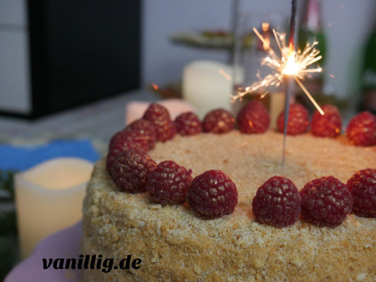 Rezept für die festliche Honigtorte mit Karamellcreme