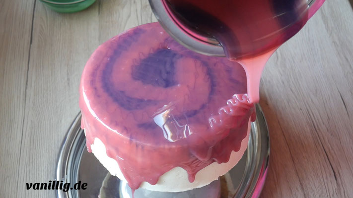 Bratapfeltorte mit Einhorn und Mirror Glaze