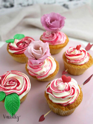 Kokos Cupcakes mit Frischkäse Frosting, Dekoration zum Valentinstag