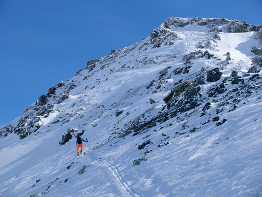 Wenig Schnee am Grat