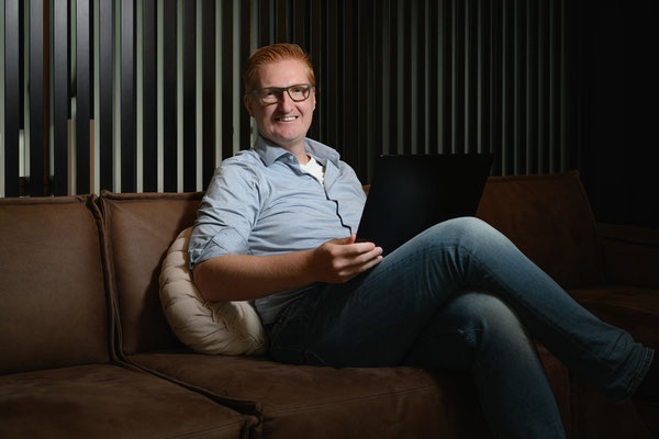 Portret van medewerker van Volda Informatiespecialisten door Jordy Leenders van Axis Studio.