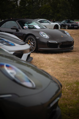 Puur Porsche Treffen 2023 op Aquabest in Best door Jordy Leenders - Porsche GT4 RS Porsche 991 Turbo S Cabriolet