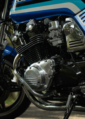 Close-up van motorblok van Honda CB750F door Jordy Leenders van Axis Studio.