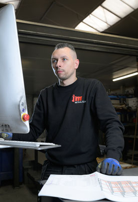 Portret van medewerker van JM Metaaldesign uit Helmond door Jordy Leenders van Axis Studio uit Eindhoven.