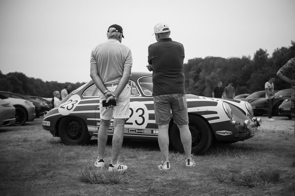 Puur Porsche Treffen 2023 op Aquabest in Best door Jordy Leenders - Porsche 1600 Super