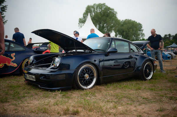 Puur Porsche Treffen 2023 op Aquabest in Best door Jordy Leenders - Porsche 964 Carbon frunk