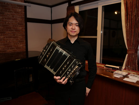 バンドネオン奏者としていまや日本中で引っ張りだこの鈴木さん。