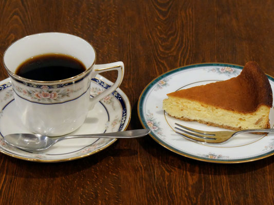 自家製ベークドチーズケーキとコーヒーのセット 1,000円