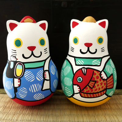 Chats bleus et verts en bois figurines peintes à la main