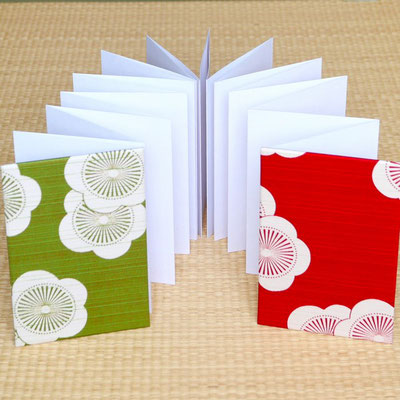 Carnet de voyage fleurs de pruniers fond rouge et vert