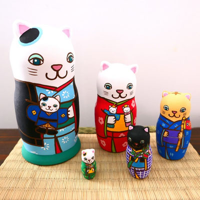 cinq boites gigognes en bois les chats