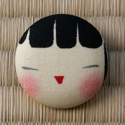 Broche kokeshi n°1