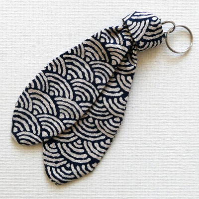 Porte clés tissu japonais indigo Seigaiha vagues