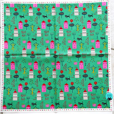 Foulard d'Atsuko Matano chats, maisons et fleurs verts