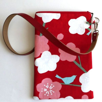 Sac tissu japonais et anse cuir rouge avec oiseaux et fleurs de pruniers