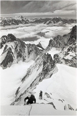 Après le couloir en couloir en Y,  sur l'arête avant le sommet de l'Aiguille d'Argentière