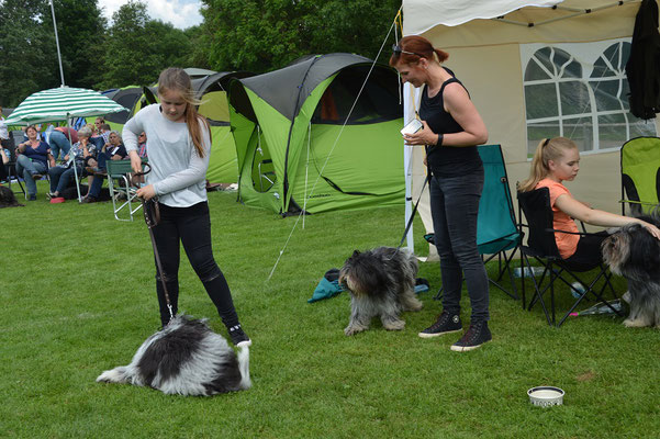 Kaya mit Benny-Balthasar :-), rechts Angela mit Anna