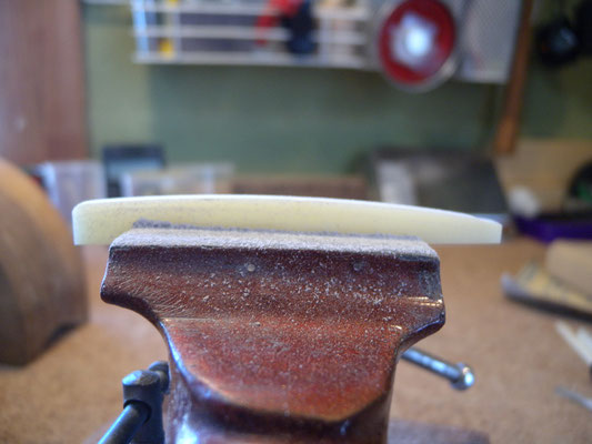 ナット同様幅　厚み　上部のR加工を行います