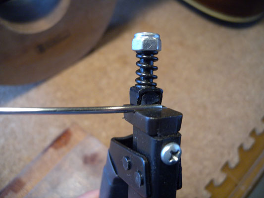 サイズを測りタングを加工します