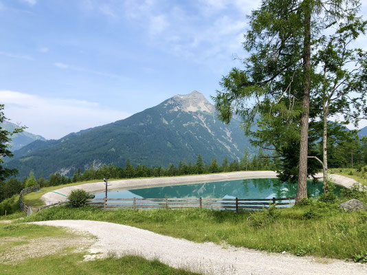 künstlicher Stausee neben der Gamsalm